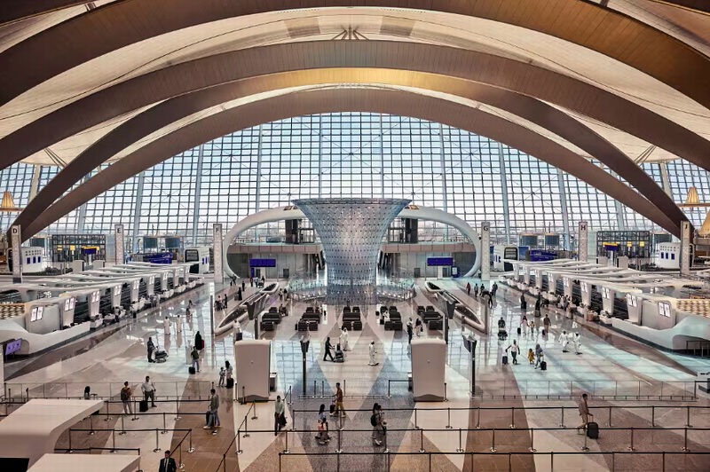 صالة مطار زايد الدولي